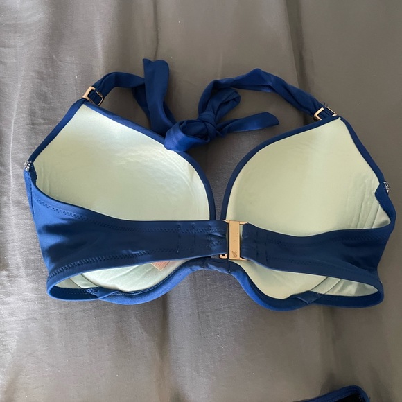 Victoria Secret Bikini - Picture 4 of 5